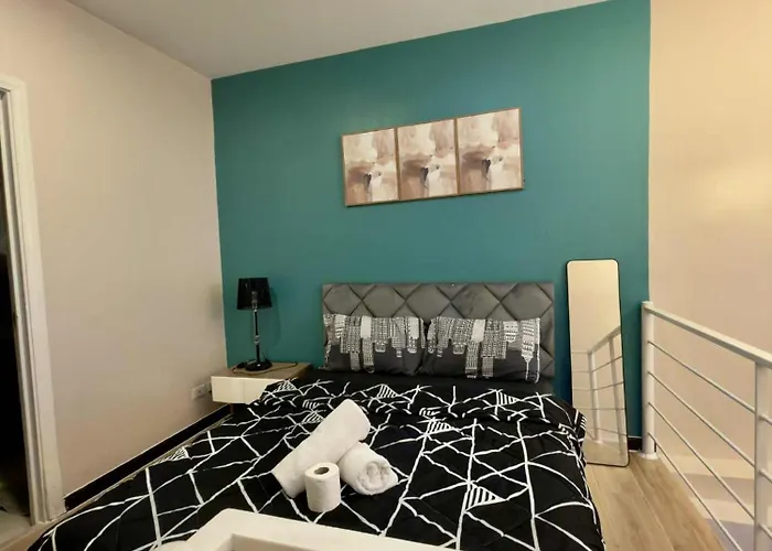 Makati Poblacion 1 Bedroom With Balcony 3* Manila