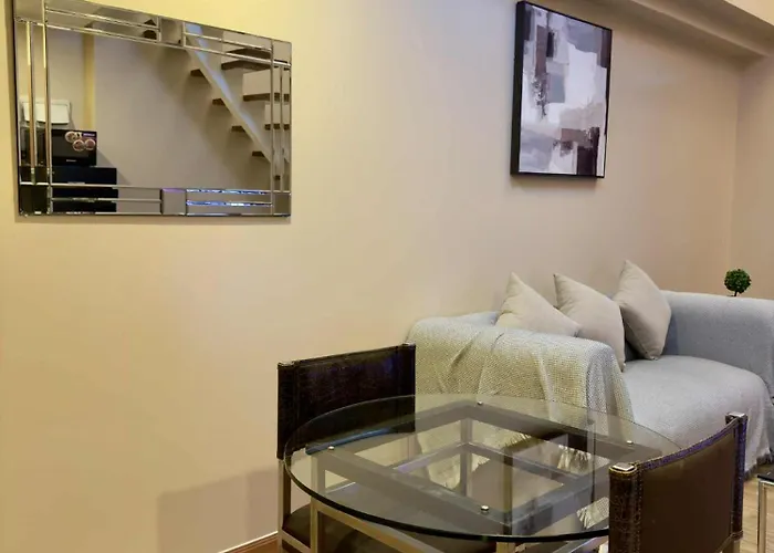 Makati Poblacion 1 Bedroom With Balcony 3*