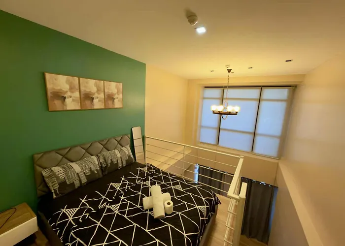 Makati Poblacion 1 Bedroom With Balcony Aparthotel