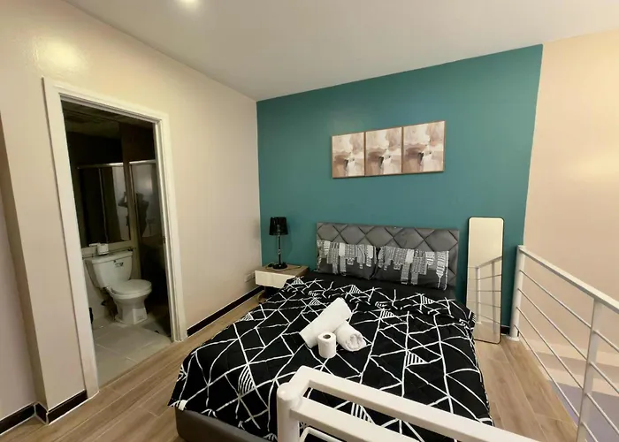Makati Poblacion 1 Bedroom With Balcony 3* Manila