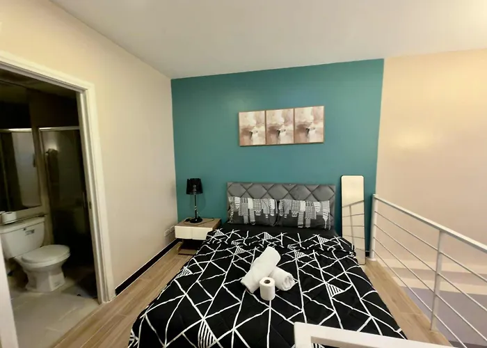 Makati Poblacion 1 Bedroom With Balcony